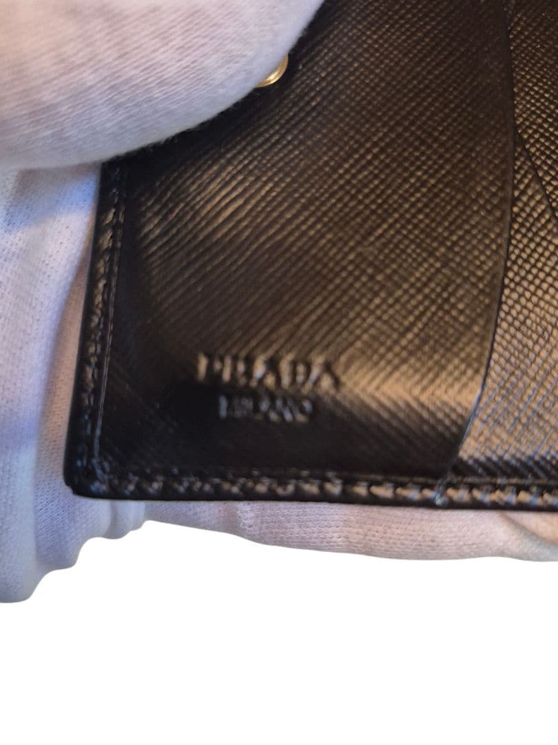 ＰＲＡＤＡ　プラダ　サフィアーノ　二つ折り財布　ブラック革