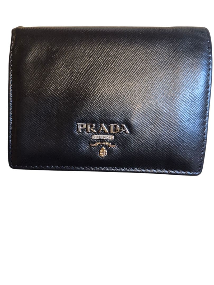 ＰＲＡＤＡ　プラダ　サフィアーノ　二つ折り財布　ブラック革