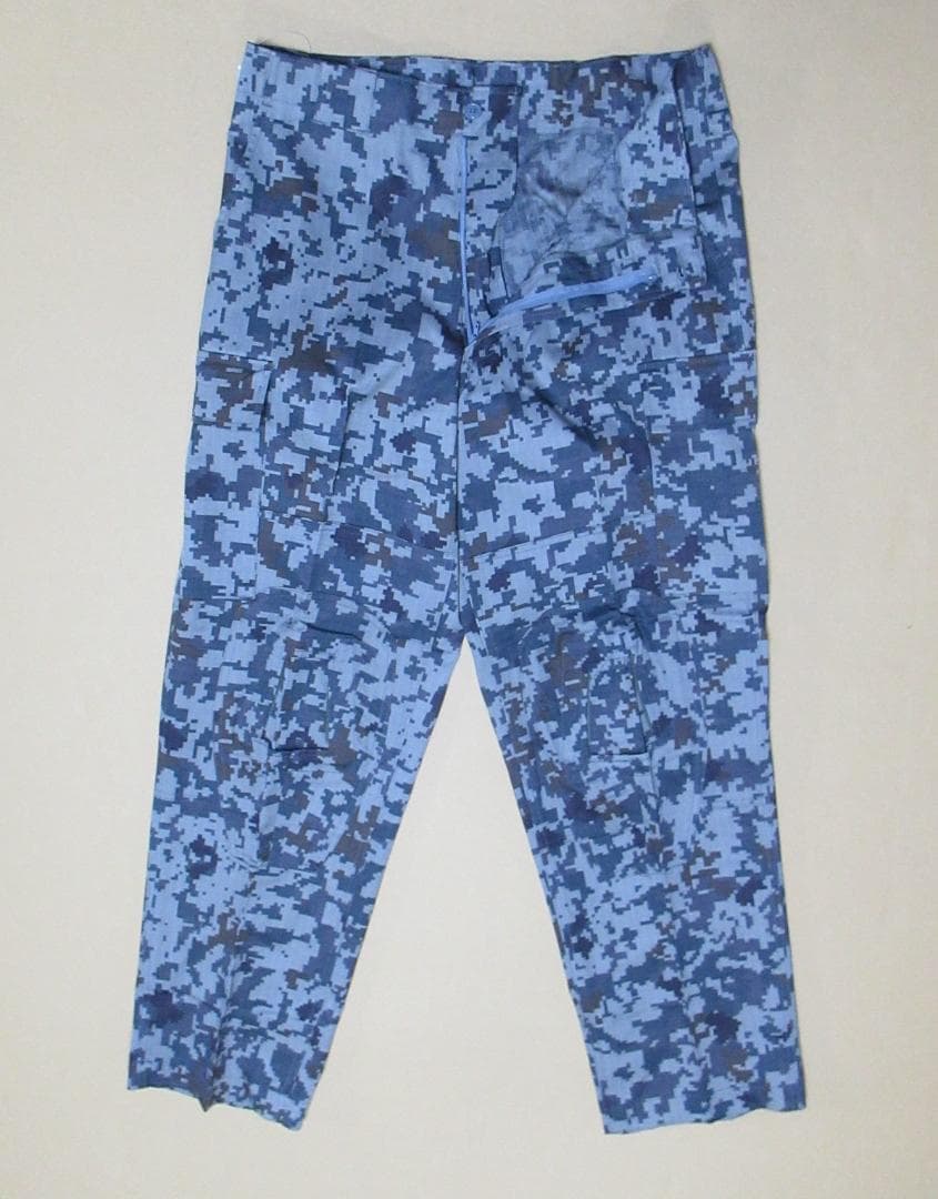３Ａ：航空自衛隊デジタル迷彩のコンバットパンツ（ニーパッドは付属しません）
