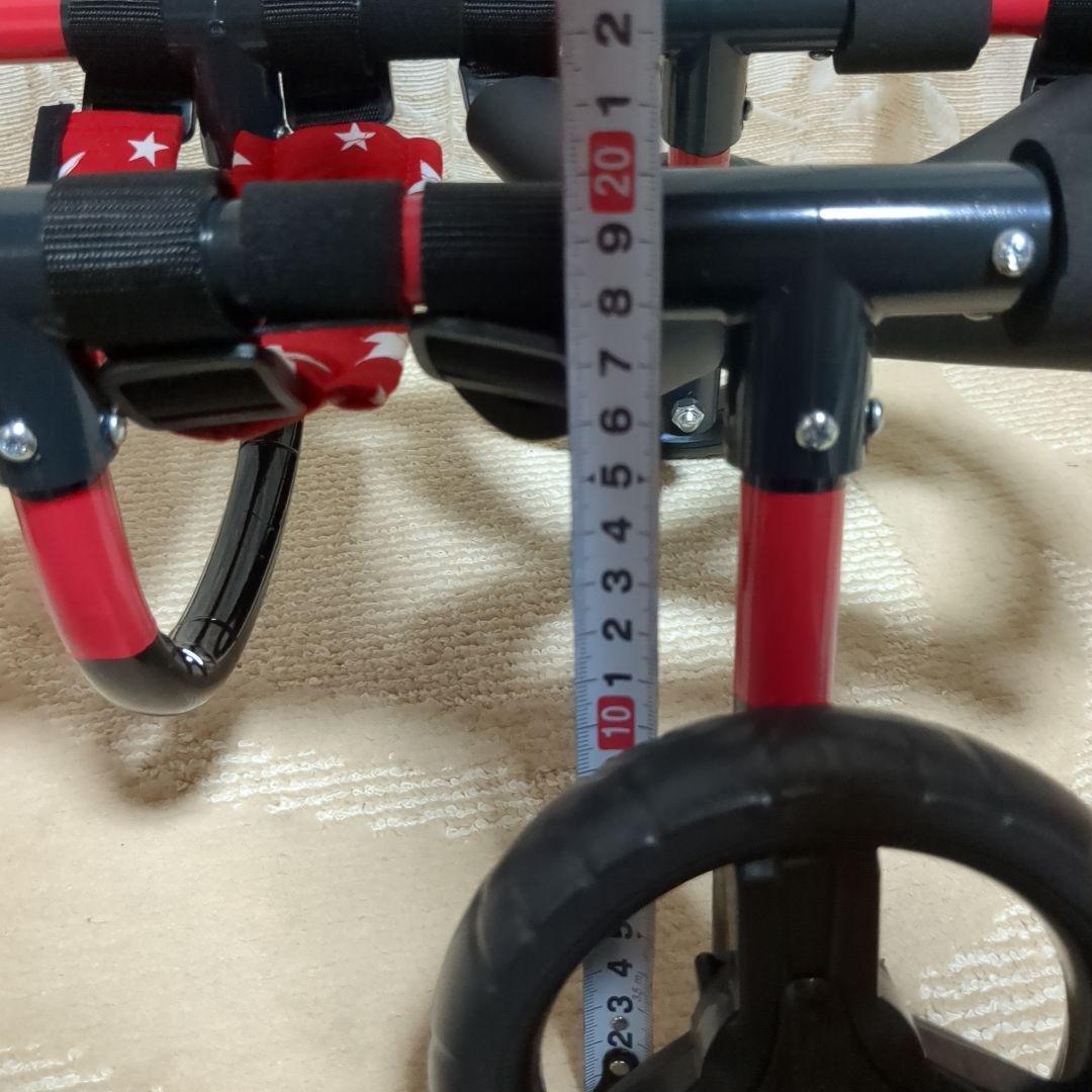 ワンちゃん4輪　リハビリ　食事補助　犬用車椅子　体制維持補助　犬の歩行器