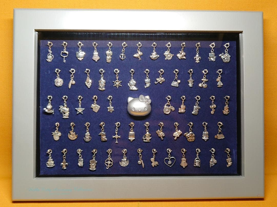 【美品】Hello Kitty　ハローキティ　チャーム　アクセサリー　工芸品