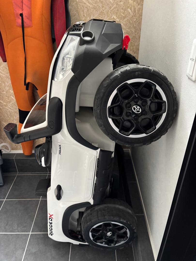 電動乗用ラジコンカー TOYOTA HILUX RUGGED X