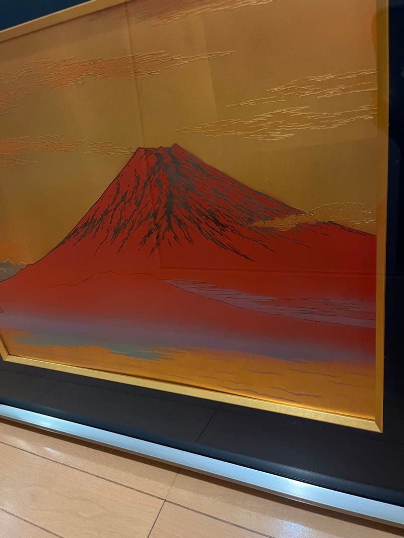 宮越鳳鳴作　赤富士 加賀金箔七宝工芸彫　元箱付き