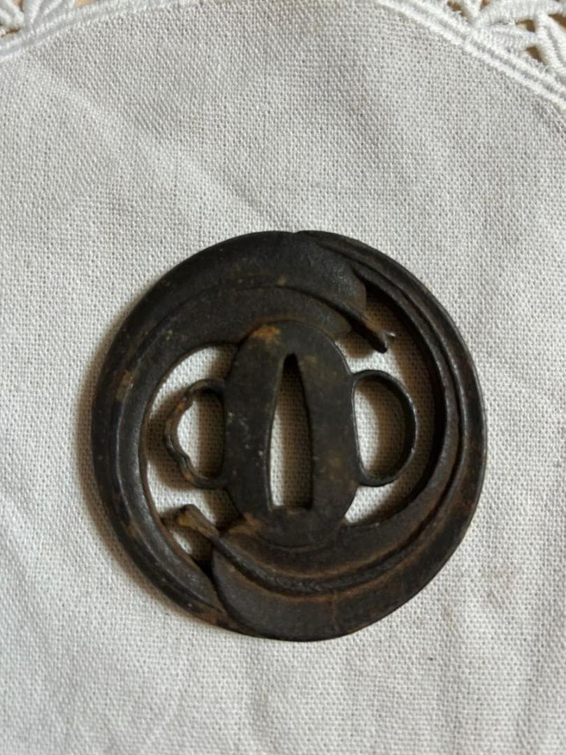 レア品　刀の鍔 鉄製 時代物 骨董品 コレクション　アンティーク　時代物　葉柄