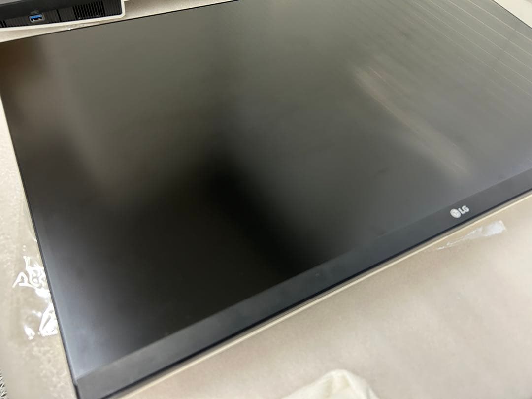 コムギ。LG モニター 27UL850-W / 27インチ