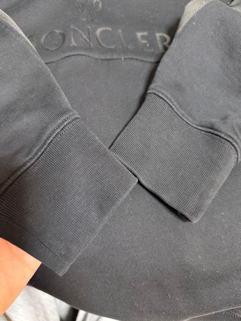 【サン】MONCLER グレー フード付きパーカー