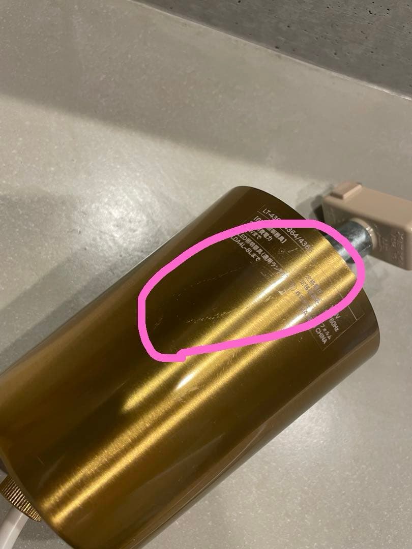 半透明ガラスと大理石の オーバル ペンダントライト