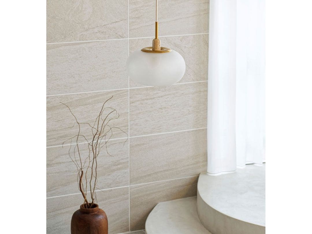 半透明ガラスと大理石の オーバル ペンダントライト