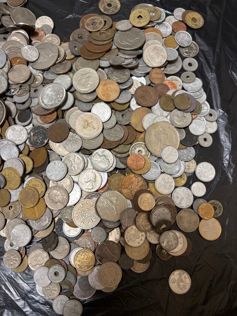 日本の昔のお金と海外のお金（約4キロ）