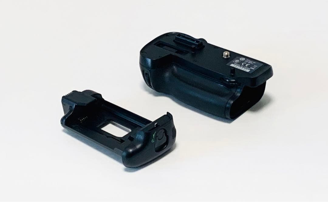 ☆撮影数220回以下☆Nikon D7200ボディMB-D15マルチパックセット