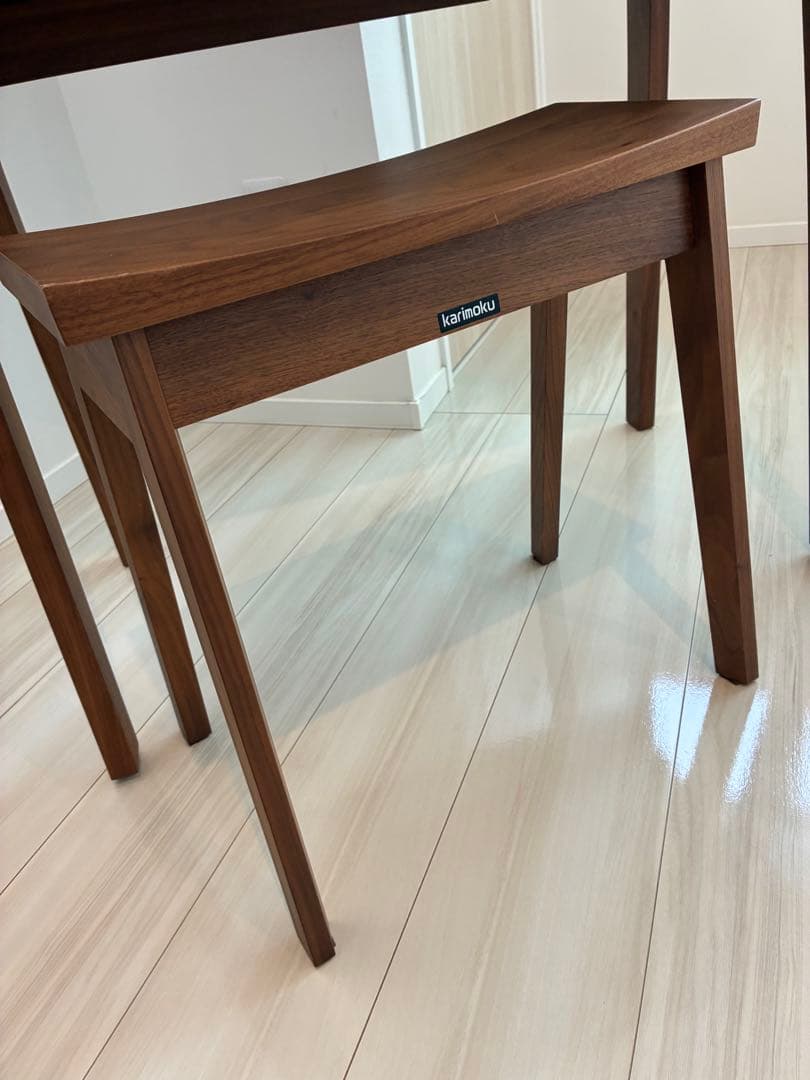 カリモク家具の鏡台椅子