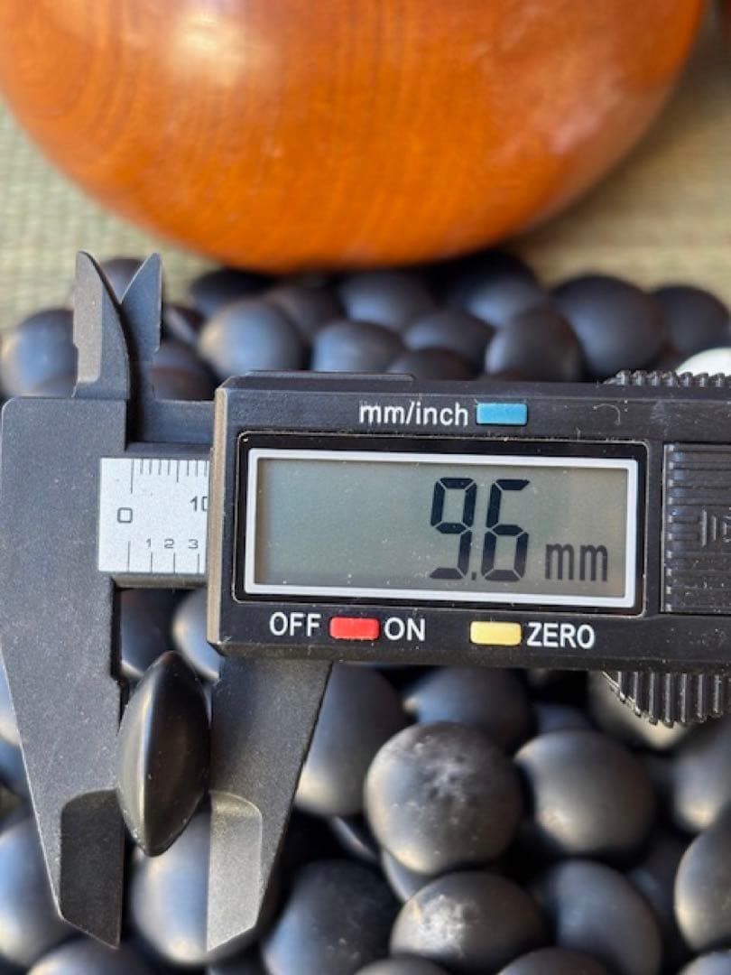 い*ぬ様 碁石蛤白石厚み約9.4mm那智黒黒石碁笥・碁盤付囲碁道具スワブテ日向本