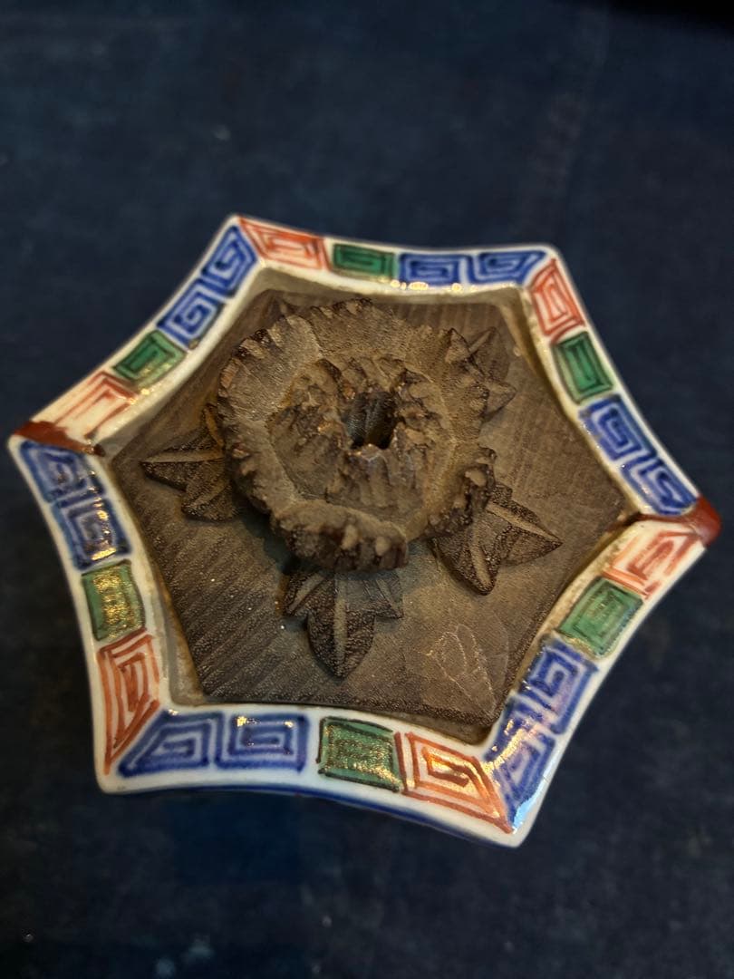 中国美術　香炉　大明萬暦年製　五彩　花と龍と鳳凰　六角香炉