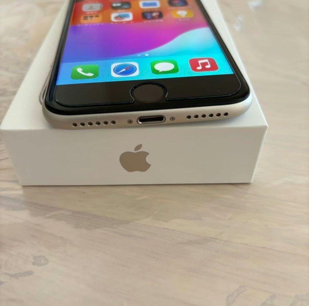 【美品】iPhone SE 第3世代 スターライト 64 GB SIMフリー