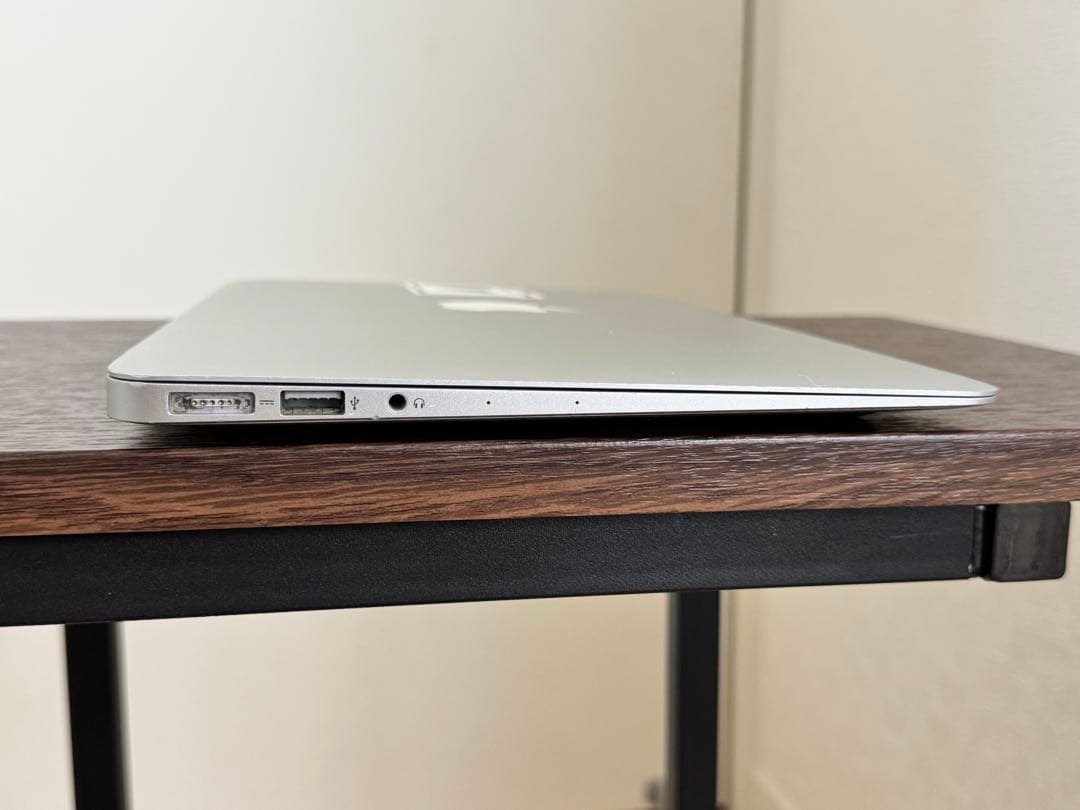 中古 MacBook Air 11インチ (Early 2015)