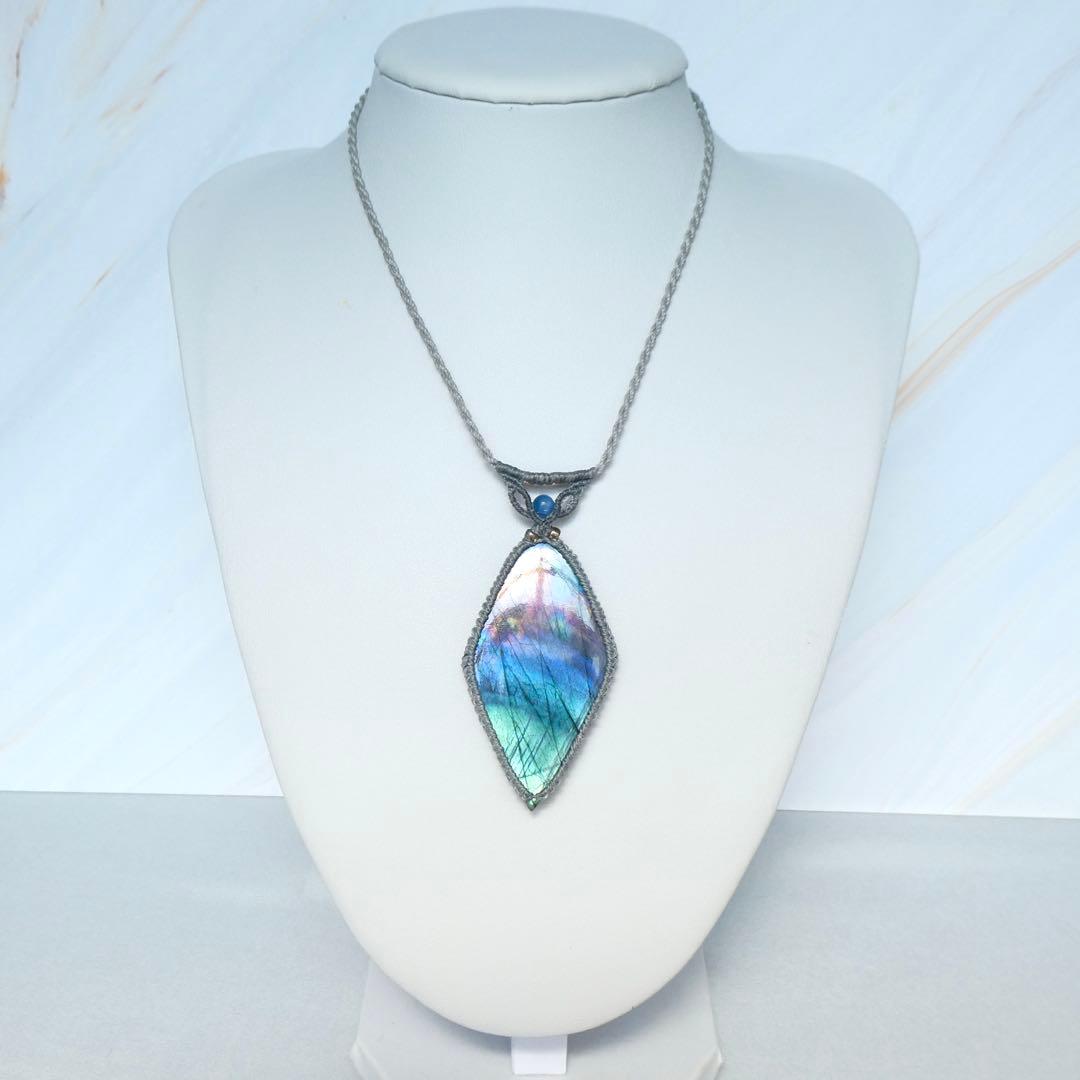 ねこまにあ　特大レインボーラブラドライトのマクラメネックレス