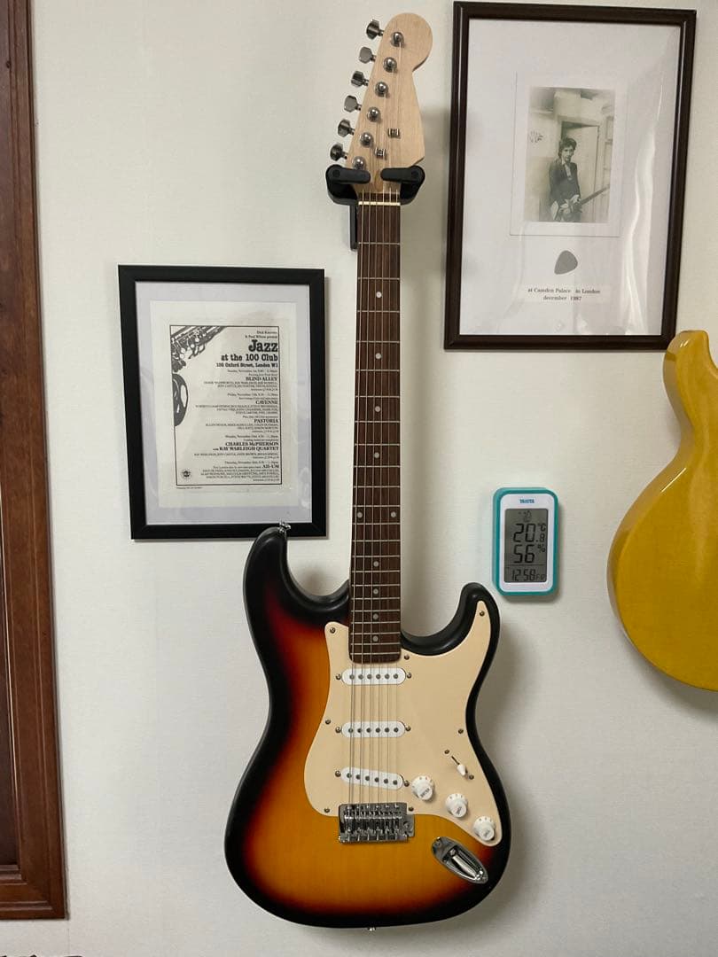 ストラト　タイプ　弾き心地良　艶消しボディ ブラウンサンバースト