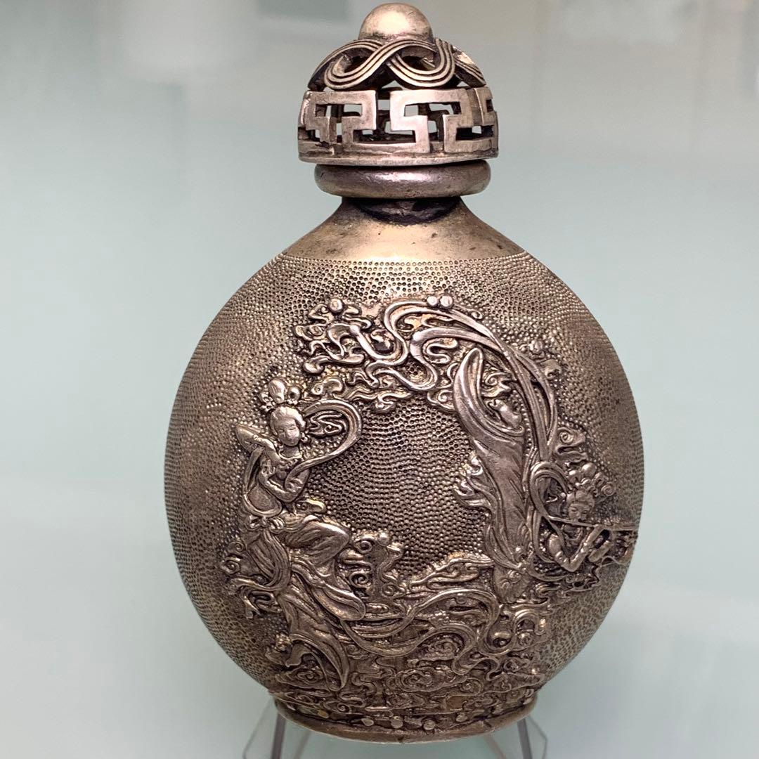 清国の鼻煙壺 宝瓶　仙女彫刻　時代物　アンティーク