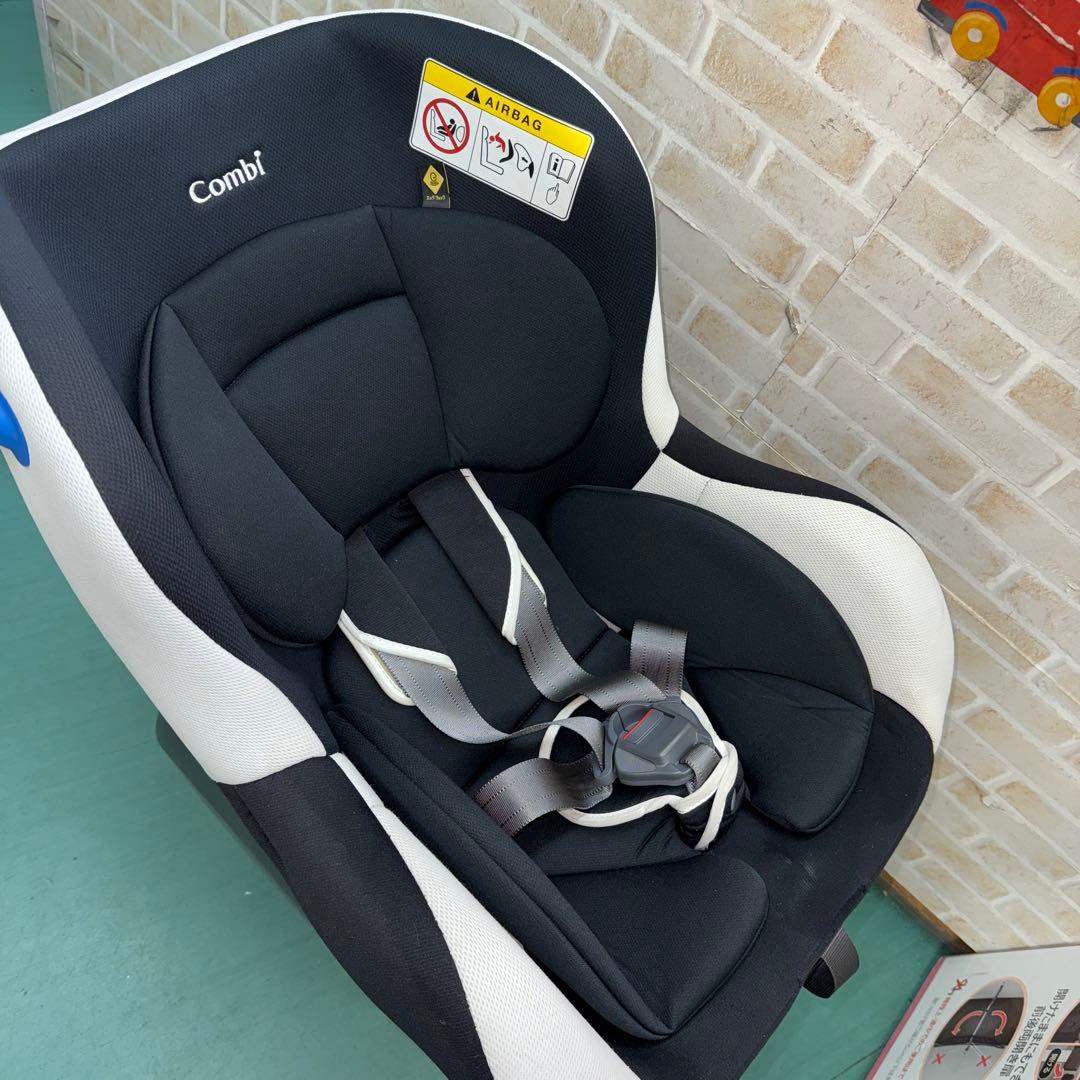 コンビ　チャイルドシート ウィゴー　新生児から　日本製