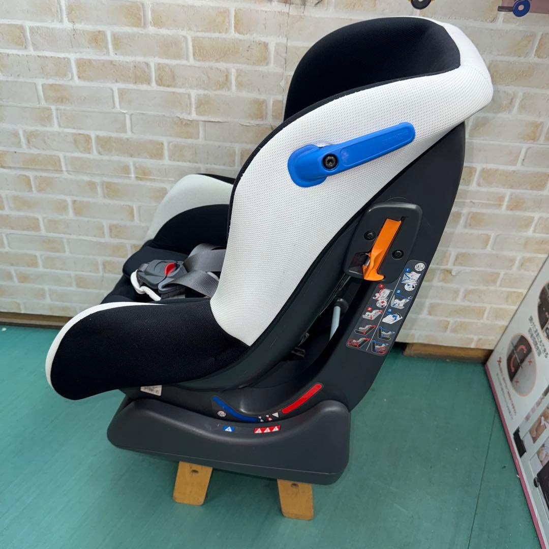 コンビ　チャイルドシート ウィゴー　新生児から　日本製
