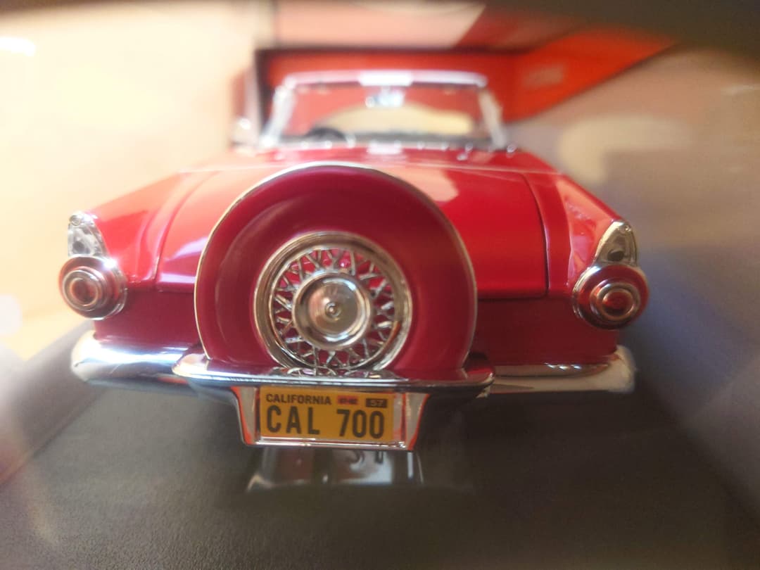 1/18 フォード サンダーバード オープンクーペ レッド 1956 Ford