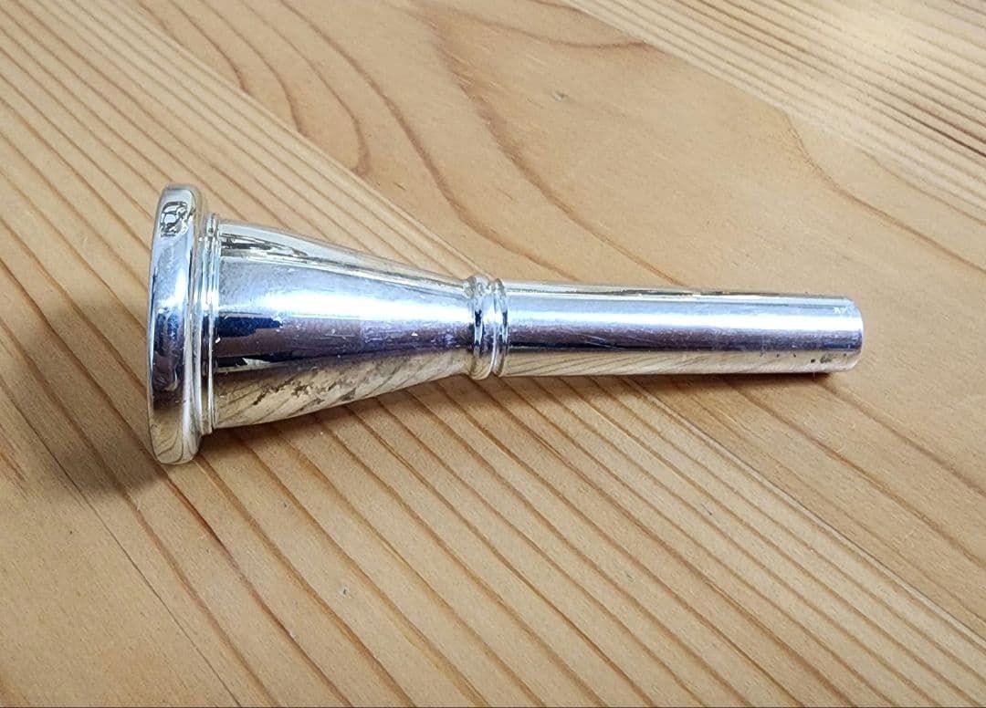 フレンチホルン　マウスピース付