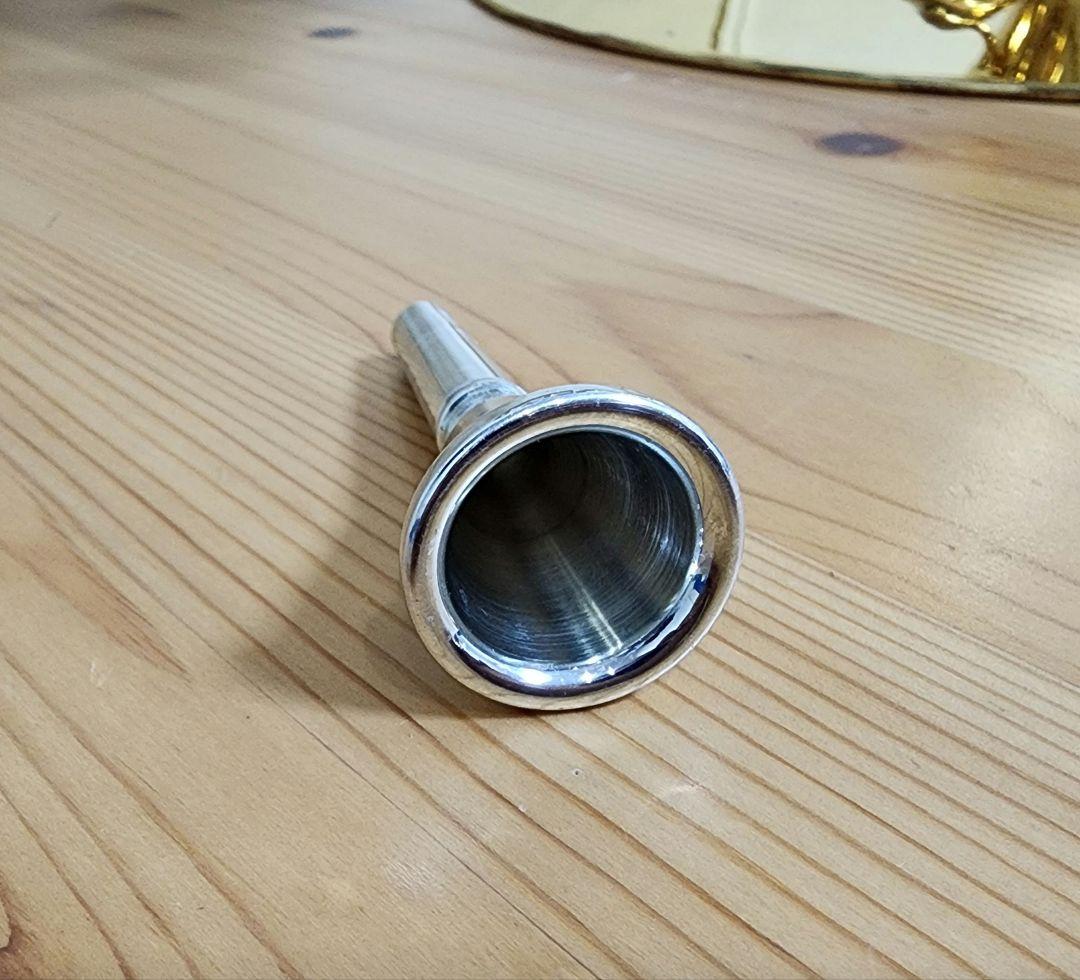 フレンチホルン　マウスピース付