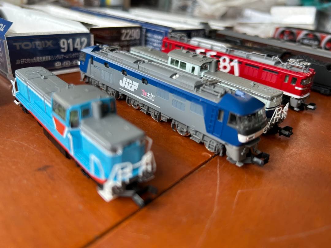 複数の鉄道模型車両セット