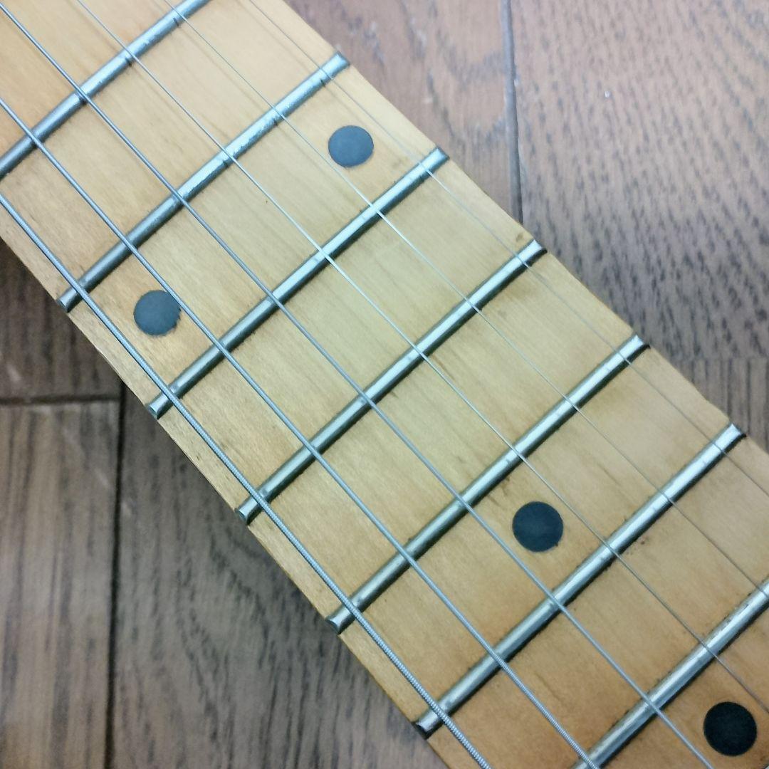 Flavor　エレキギター　トレモロユニット搭載　弦は新品に交換済み！