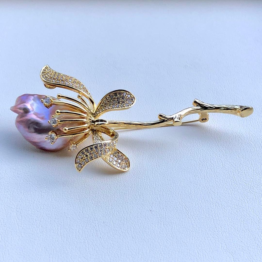 リカちゃんバロックパール　メタリックピンク26㍉お花ブローチBEN692