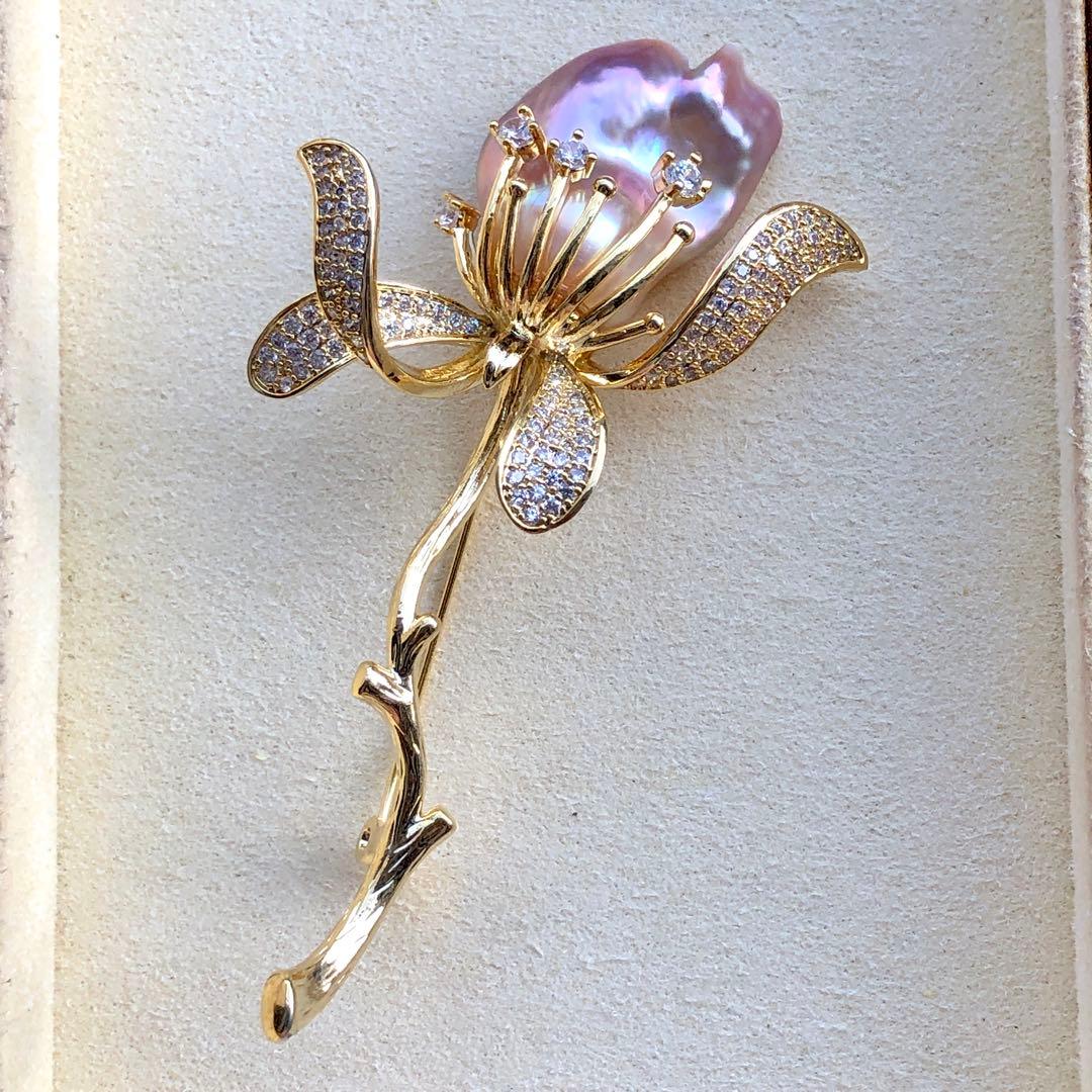 リカちゃんバロックパール　メタリックピンク26㍉お花ブローチBEN692