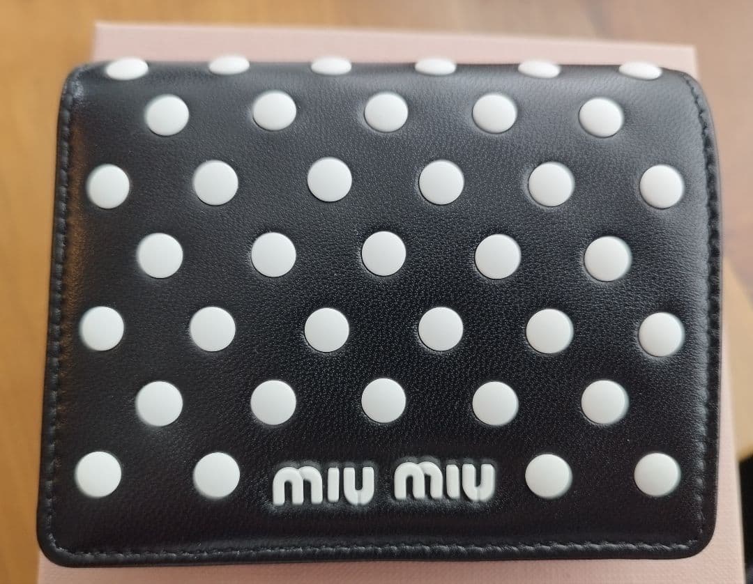 miu miu ドット柄 二つ折り財布