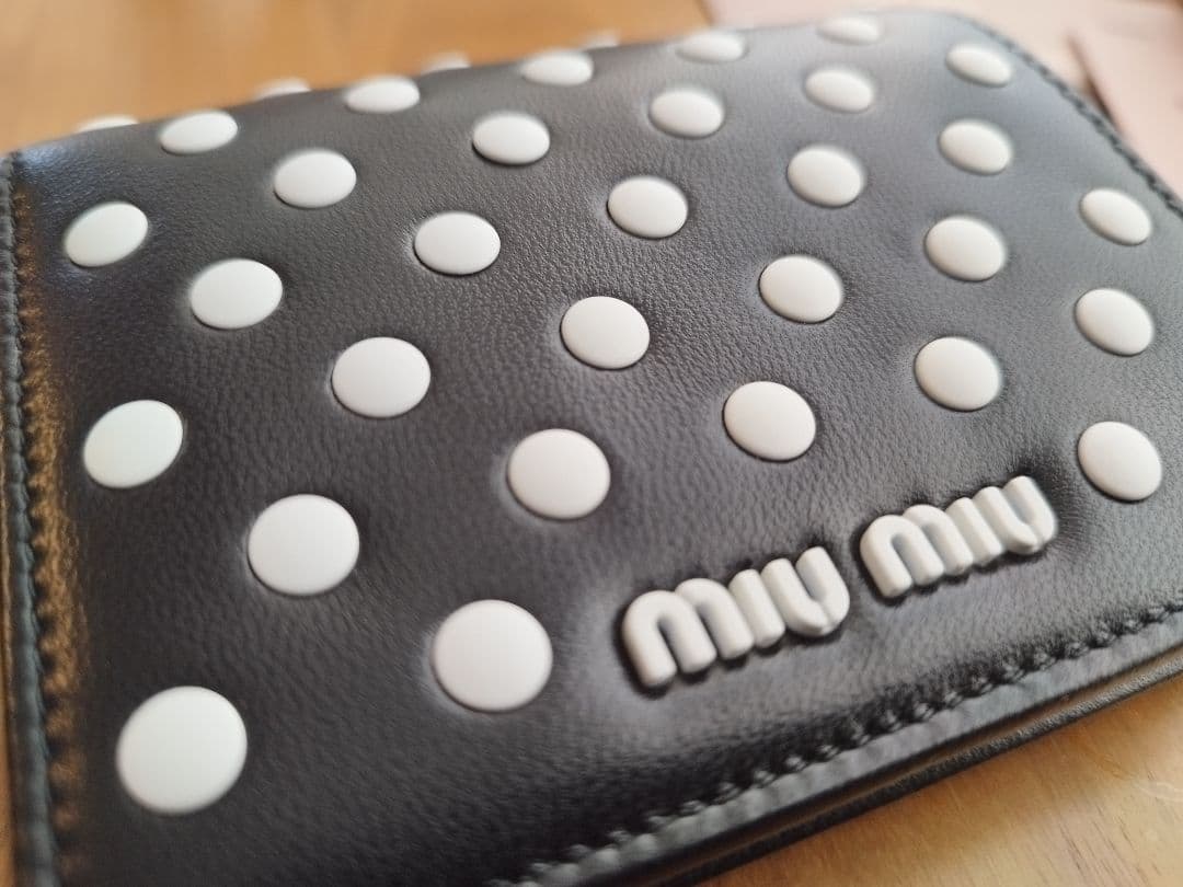 miu miu ドット柄 二つ折り財布