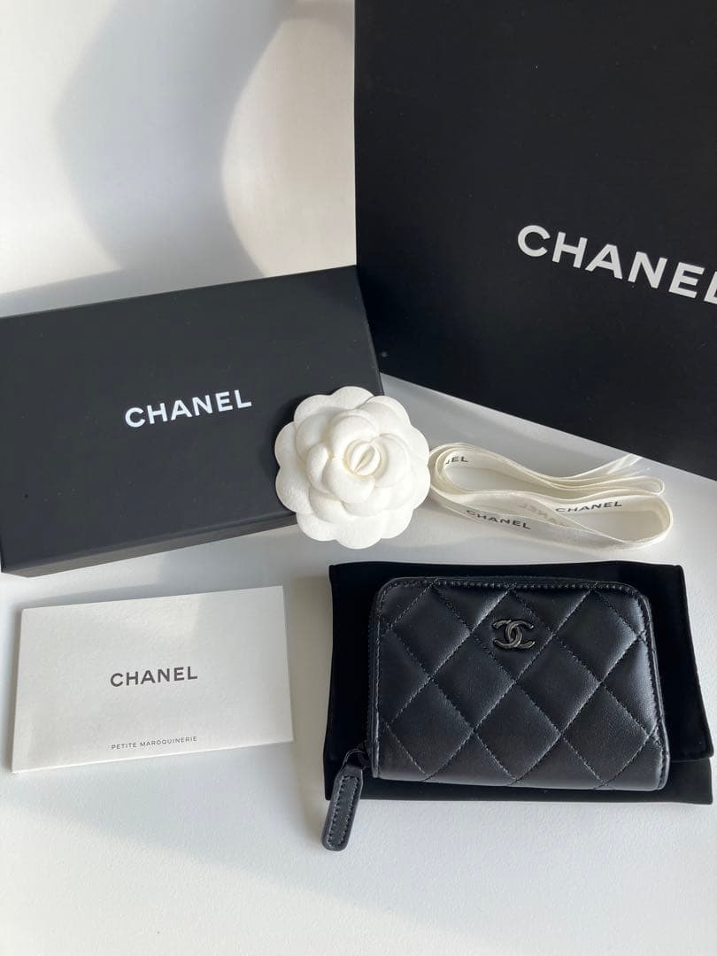 超貴重！新品使用！シャネル SO BLACK クラシック ケース
