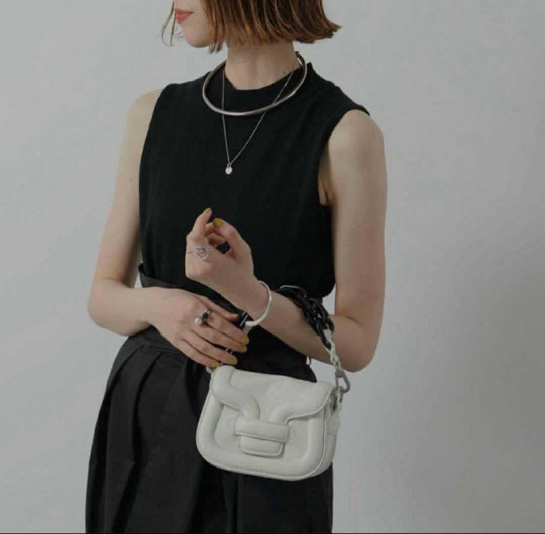 【人気色】PIERRE HARDY マイクロアルファヴィルバッグ　白／黒