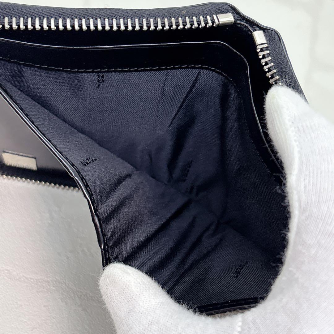 希少✨Fendi フェンディ 黒 レザー 二つ折り財布 ラウンドファスナー