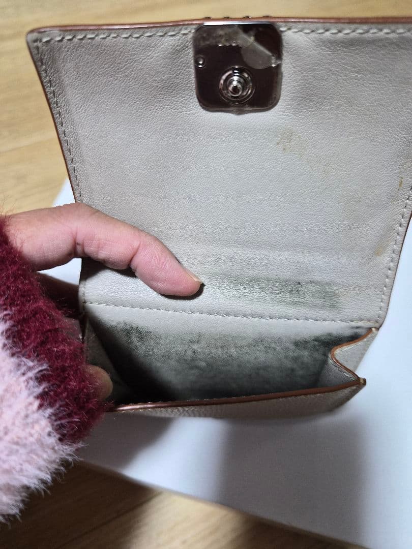 OLWE ベージュ 三つ折り財布