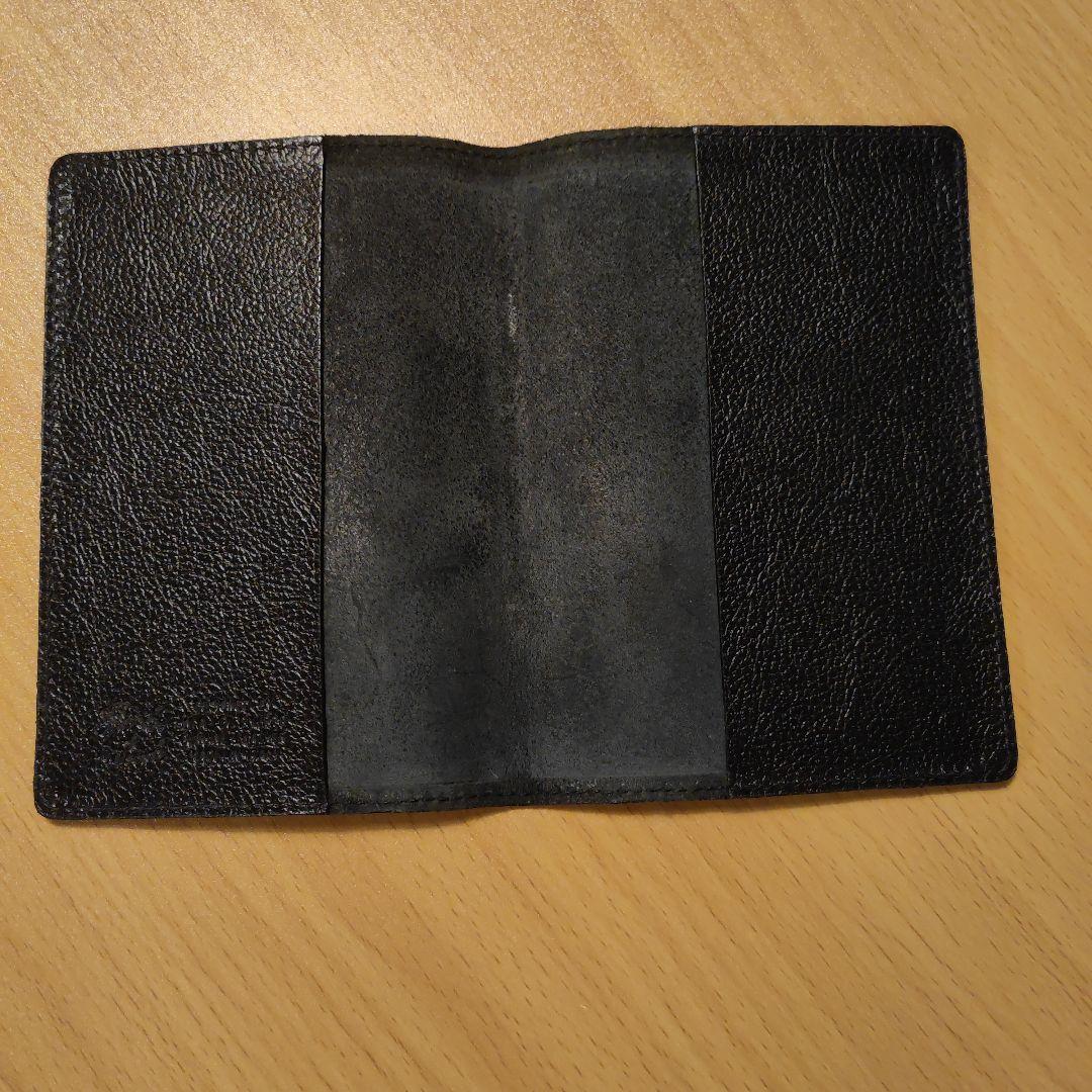 イルビゾンテ　パスポートケース　ブラック