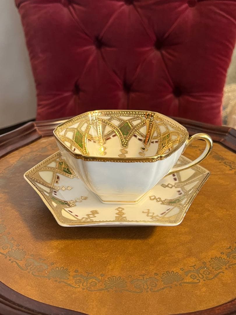 オールドノリタケ　メイプルリーフ印　六角形 金箔装飾 カップソーサー