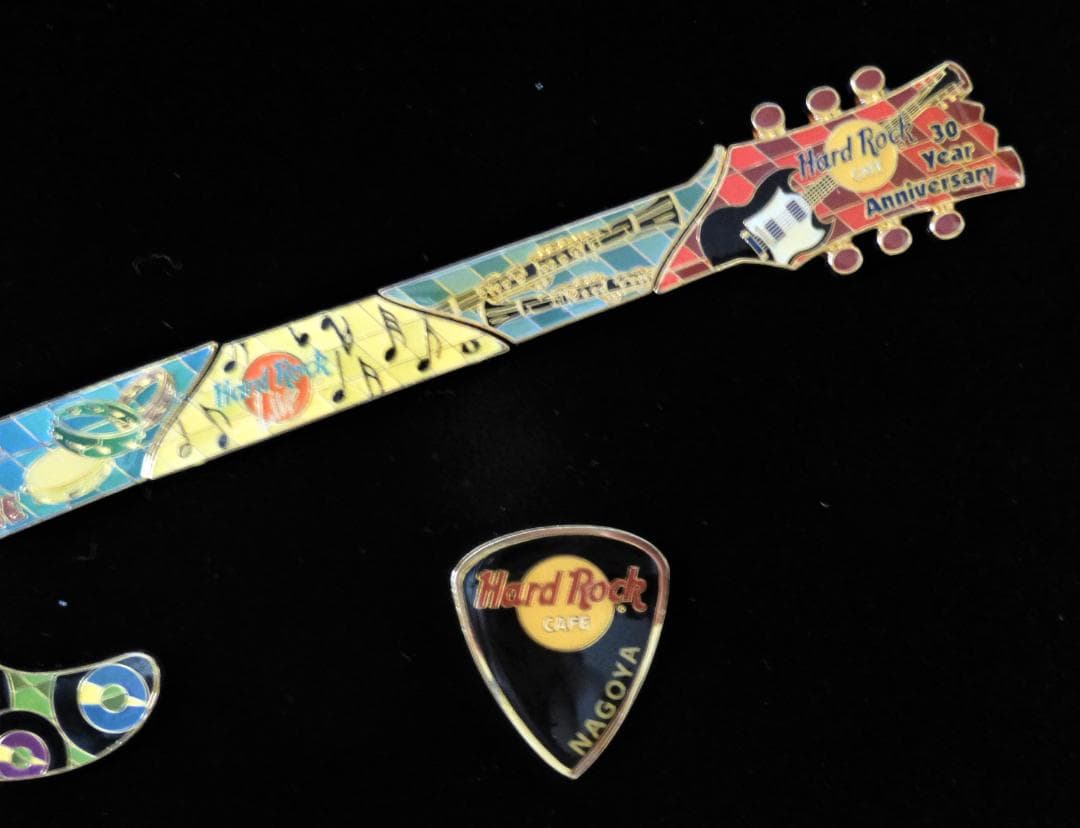 ハードロックカフェ　30周年記念　ギターパズルピン