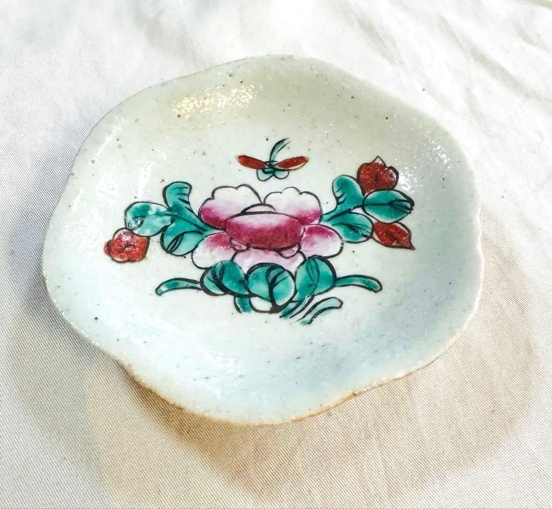 おまとめ　骨董皿　粉彩花文輪花小皿　三枚　食器　年代皿　明治頃