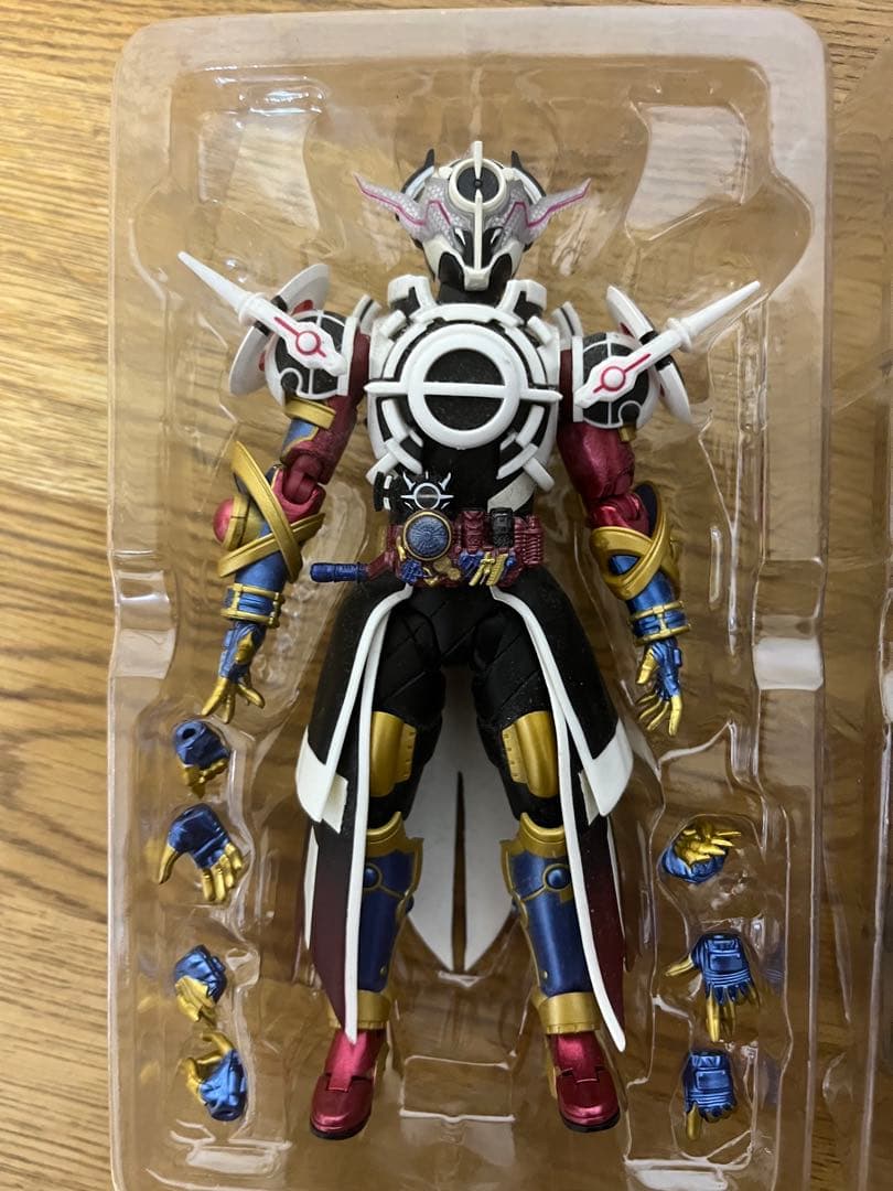 即日発送S.H.フィギュアーツ 仮面ライダーエボル　仮面ライダークローズエボル