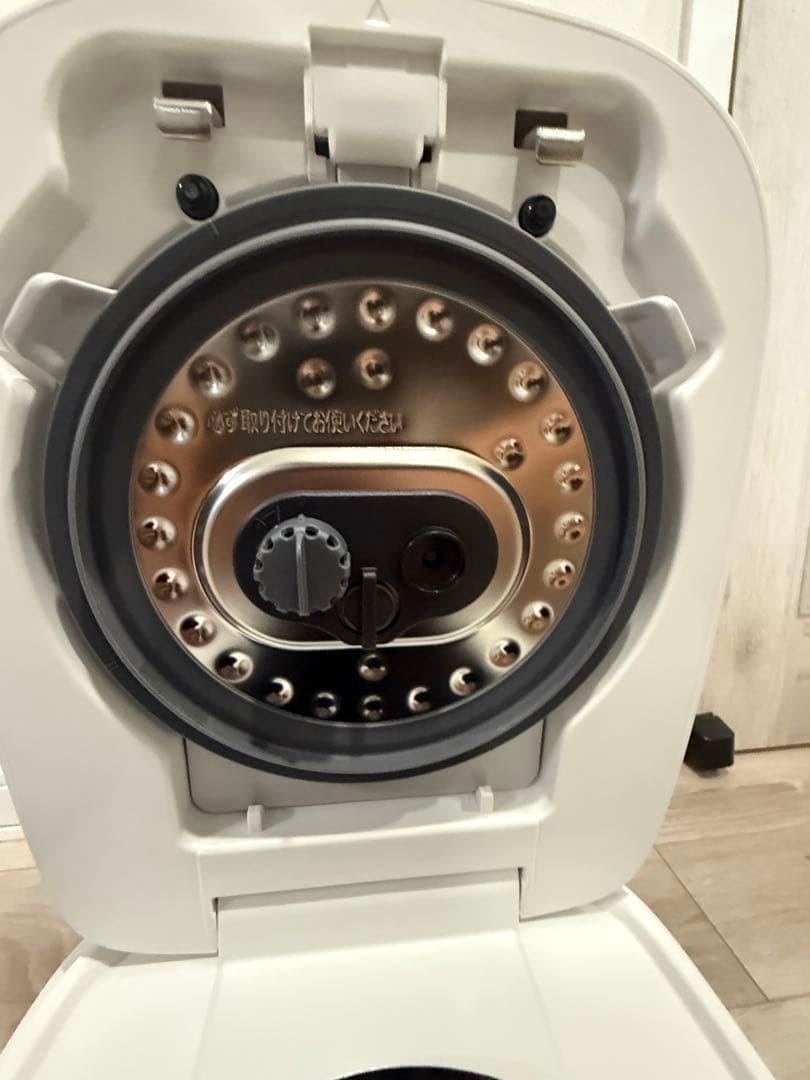 TOSHIBA 圧力IH炊飯器 RC-6PXR 未使用品　箱なし