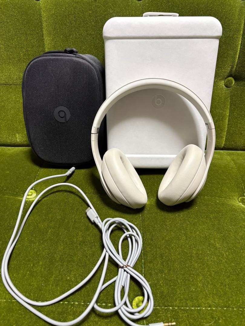 Beats Studio Pro サンドストーン　ワイヤレスヘッドホン