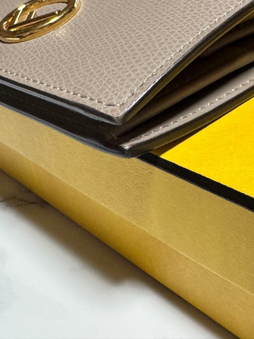 FENDI 二つ折り財布エフイズフェンディ