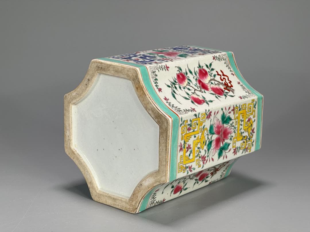 中国　清　粉彩　桃文　花卉文　八角形花柄筆筒　花瓶