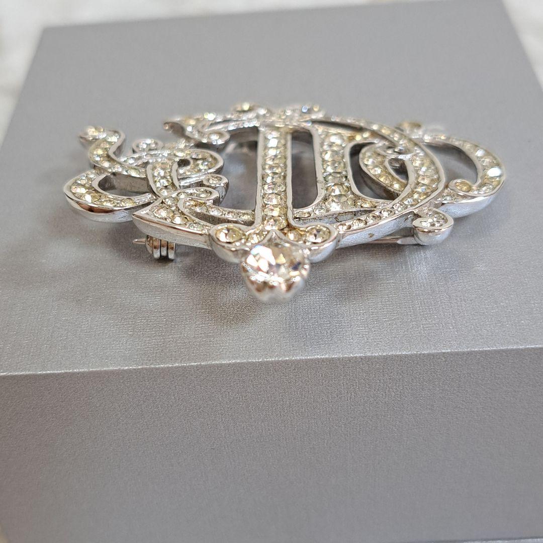 極美品✨クリスチャンディオール エンブレムロゴブローチ ラインストーン ビジュー