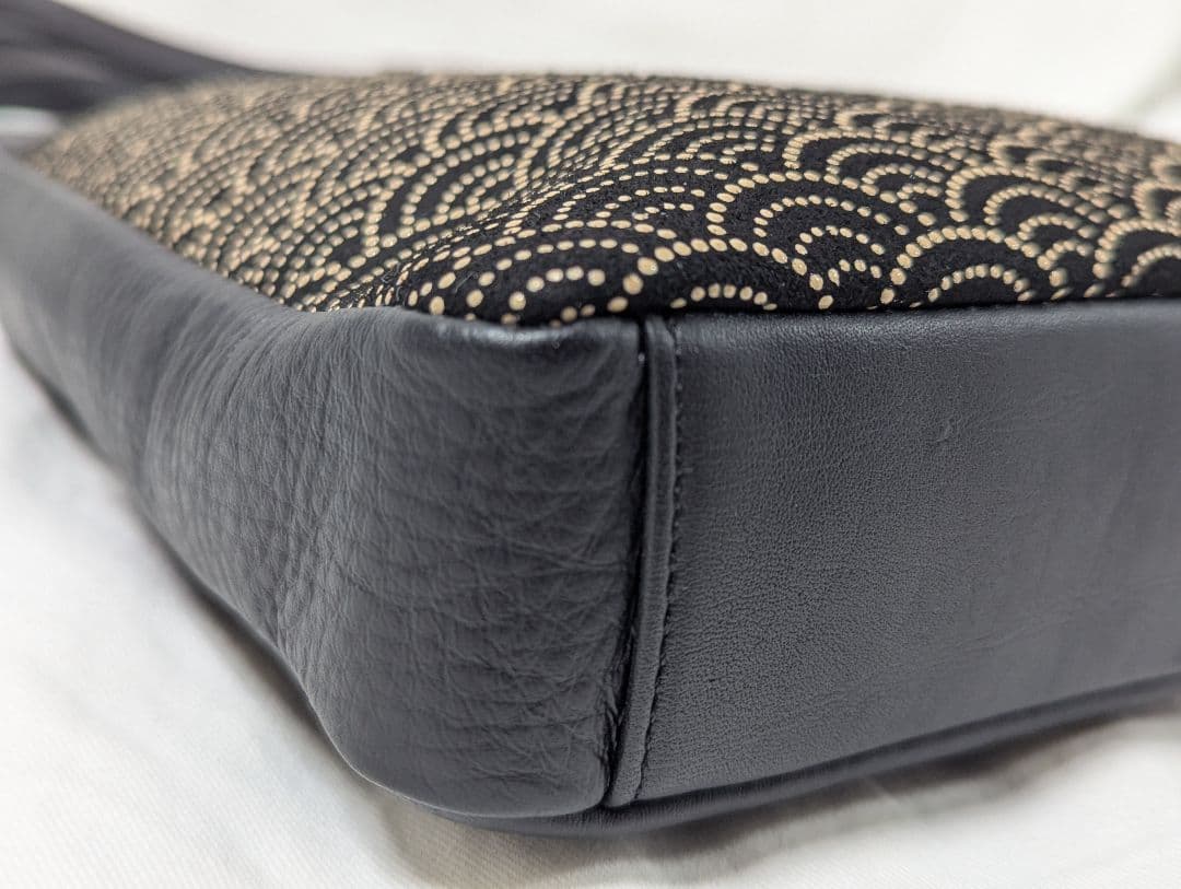 ☆最終価格☆　印伝　ショルダーバッグ