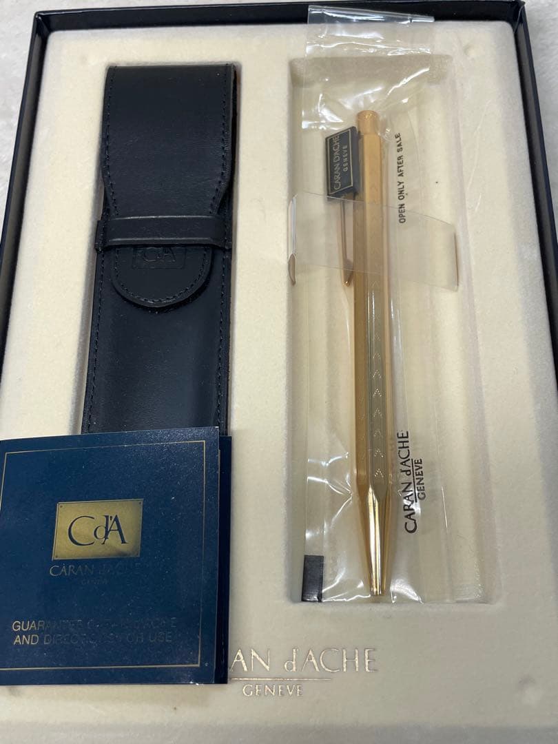 【未開封品】 CARAN dACHE カランダッシュ ゴールドカラー ボールペン