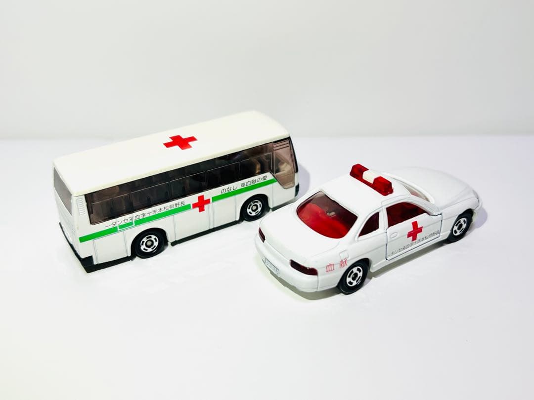 TOMY トミカ いすゞ スーパーハイデッカーバス 愛の献血車 トヨタ ソアラ